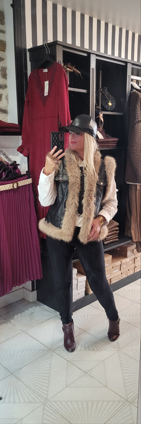 Veste Lucy  Sans Manches Fourrure Simili Cuir Noire